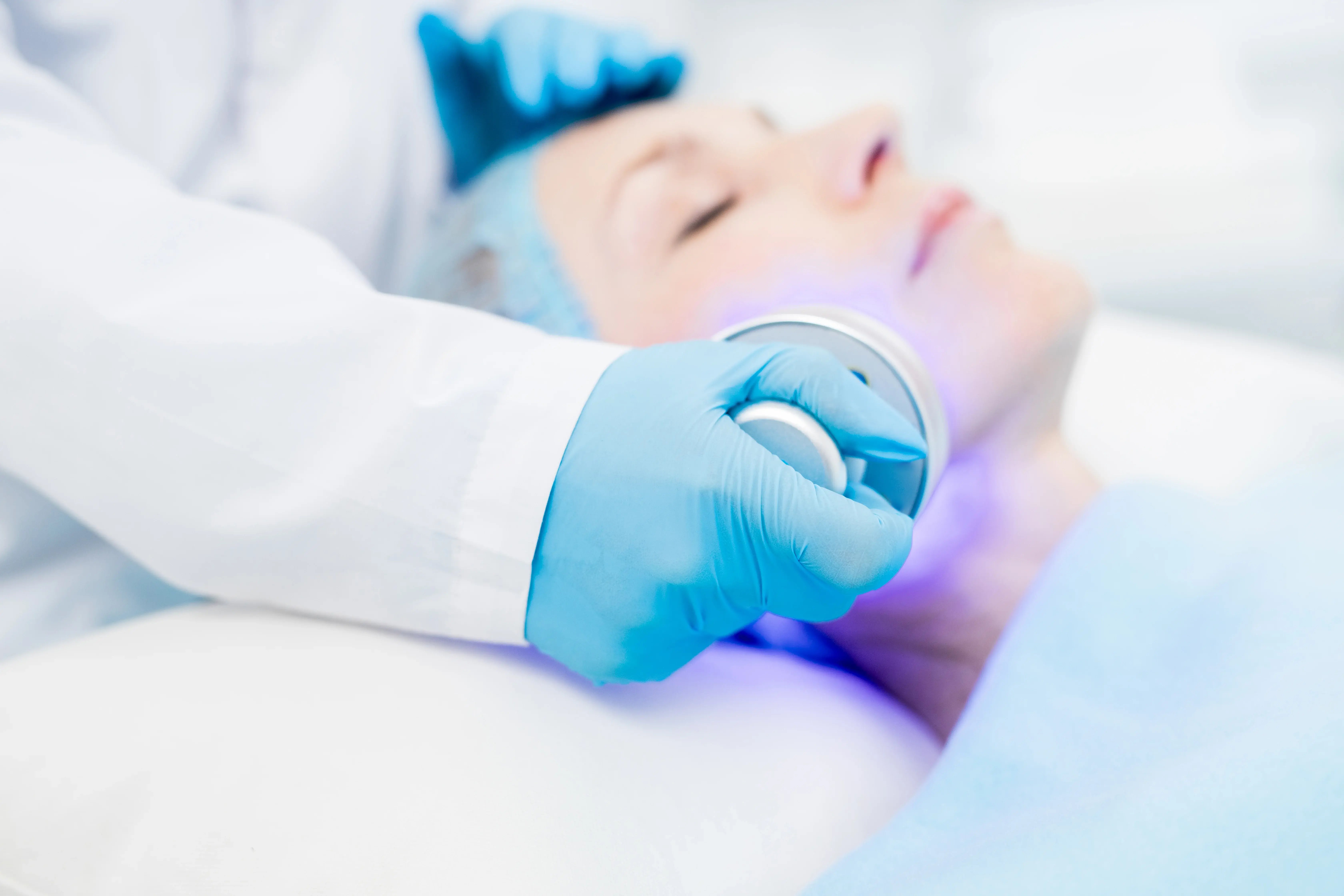 doctor conducting broadband light therapy on client